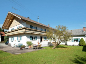 Гостиница Beautiful child and family friendly apartment with balcony in the Pfaffenwinkel region  Прем